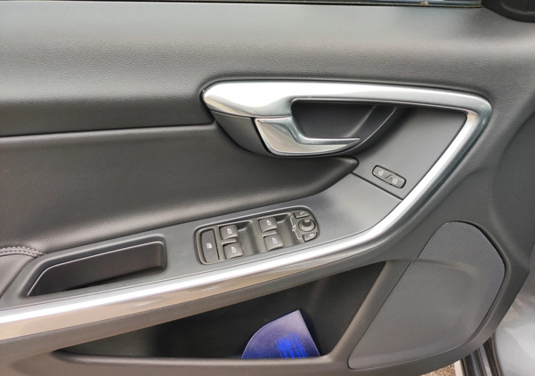 Volvo V60 Cross Country cena 69900 przebieg: 191000, rok produkcji 2017 z Płock małe 254